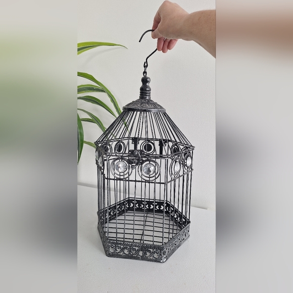 Hexagonal iron cage - Picture 2 of 14